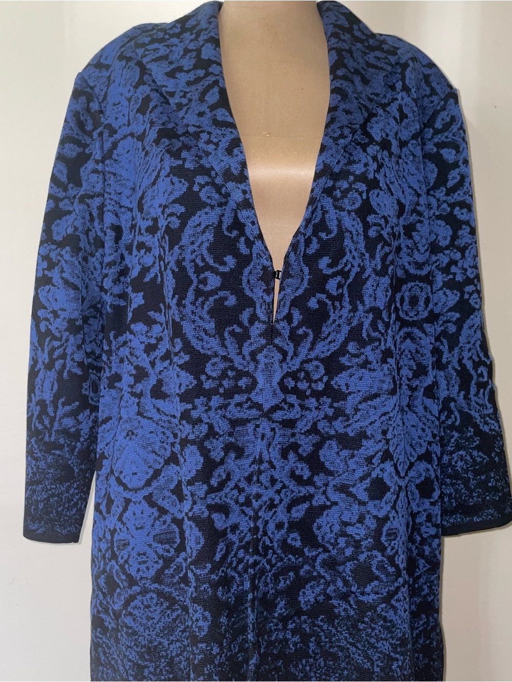 Ming Wang Blue and Black Floral Jacquard Sweater Tunic clasp front - Picture 6 of 8